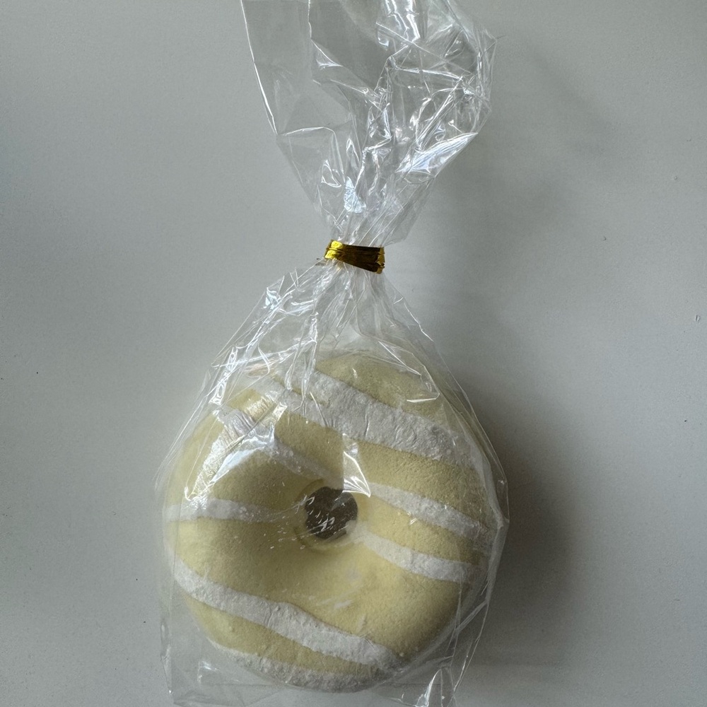 Donut shaped pina colada bath bomb - plant based